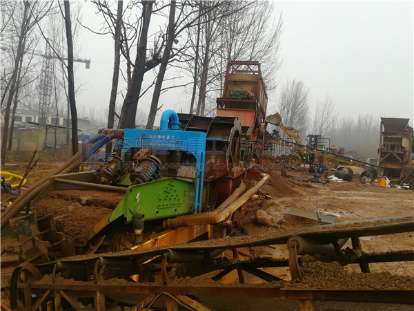 山東棗莊-細(xì)沙回收機現(xiàn)場27.jpg